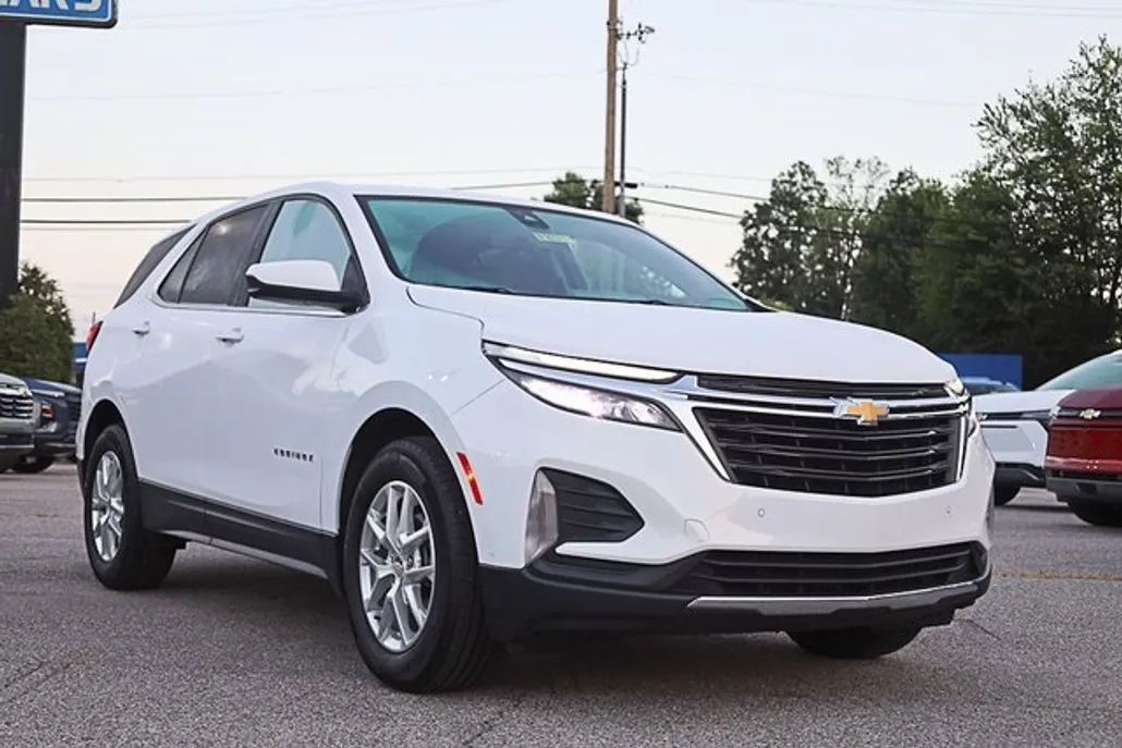 2022 Chevrolet Equinox LT photo 1