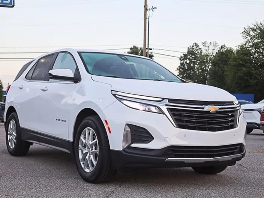 2022 Chevrolet Equinox LT photo 1