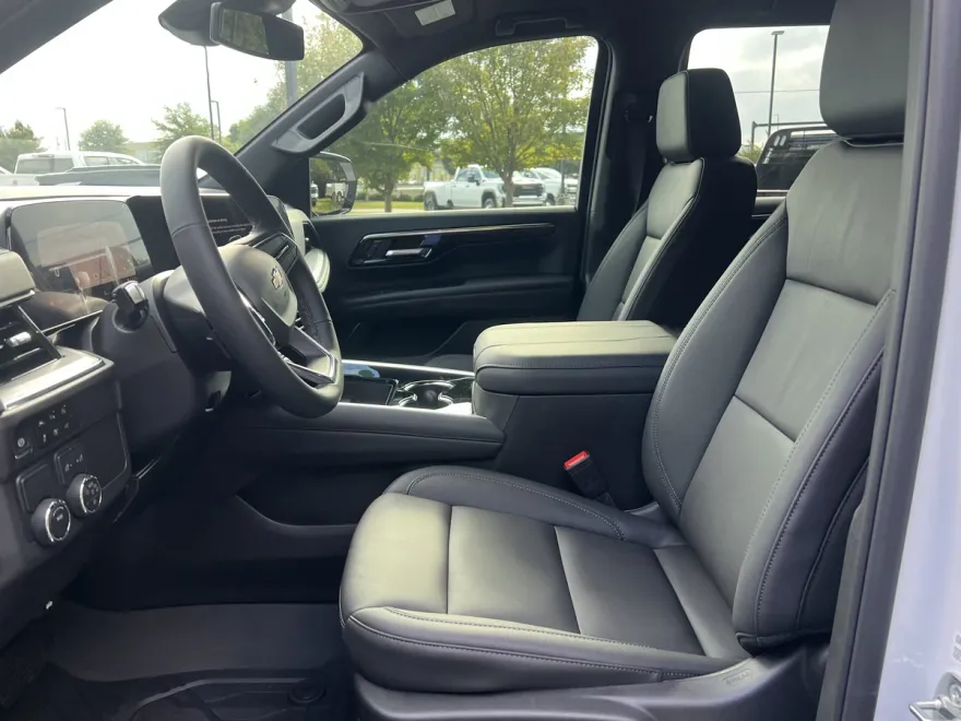2025 Chevrolet Tahoe LT photo 1