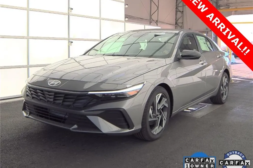 2025 Hyundai Elantra SEL Sport photo 1