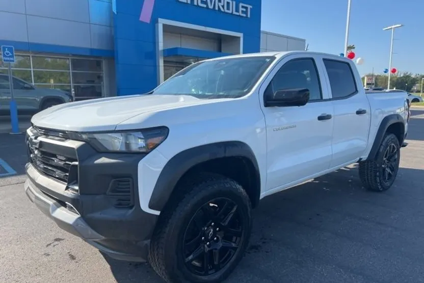 2024 Chevrolet Colorado Trail Boss photo 1