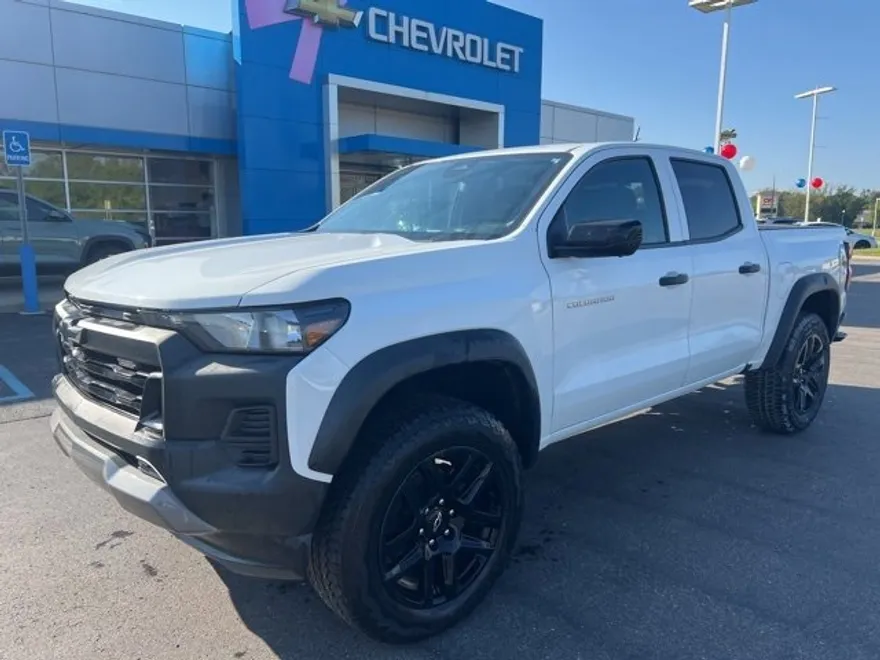 2024 Chevrolet Colorado Trail Boss photo 1