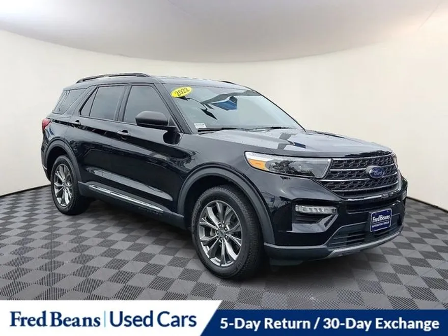 2022 Ford Explorer XLT photo 1