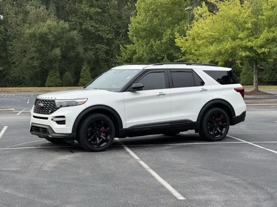 2023 Ford Explorer ST photo 1
