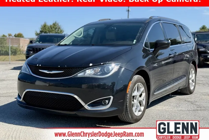 2017 Chrysler Pacifica Touring Plus photo 1