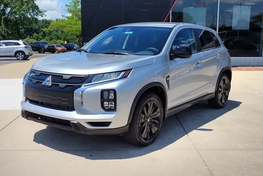 2025 Mitsubishi Outlander Sport LE photo 1