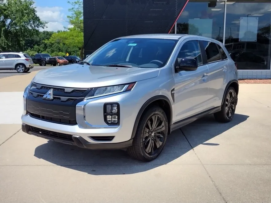 2025 Mitsubishi Outlander Sport LE photo 1