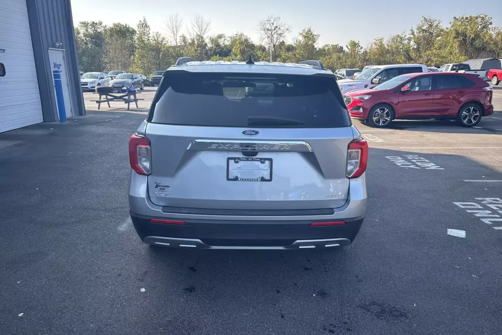 2024 Ford Explorer XLT photo 1