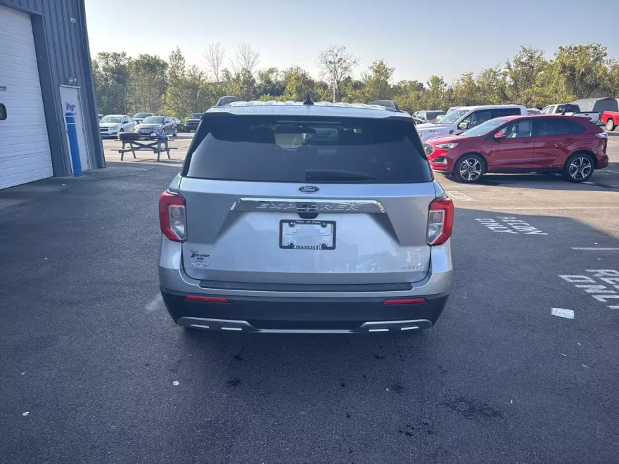 2024 Ford Explorer XLT photo 1