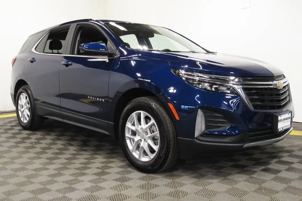 2023 Chevrolet Equinox LT photo 1