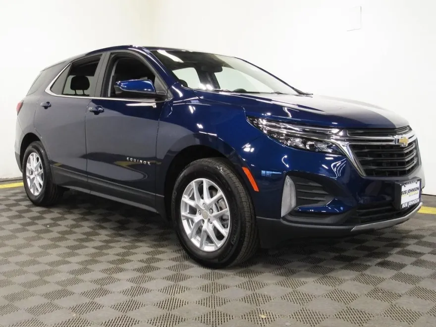 2023 Chevrolet Equinox LT photo 1
