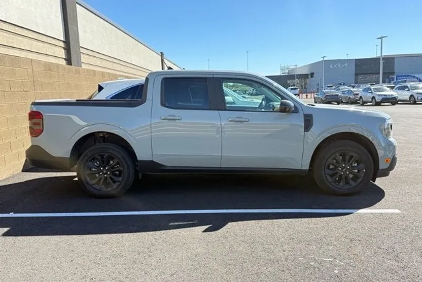 2024 Ford Maverick Lariat photo 1