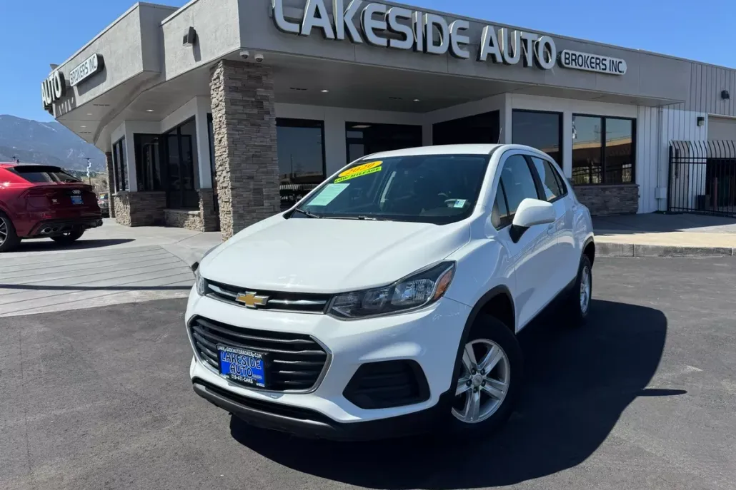 2020 Chevrolet Trax LS photo 1