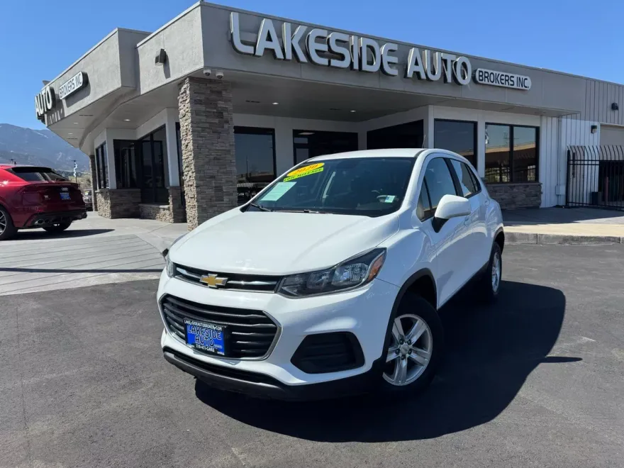 2020 Chevrolet Trax LS photo 1