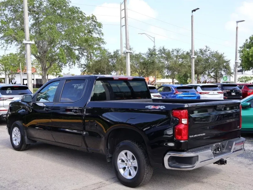2023 Chevrolet Silverado 1500 LT photo 1