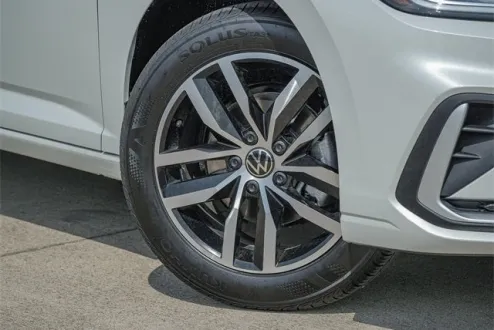 2025 Volkswagen Jetta 1.5T SE photo 2