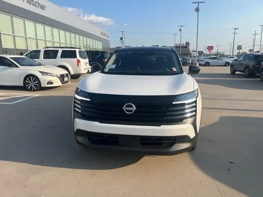 2025 Nissan Kicks SV photo 1