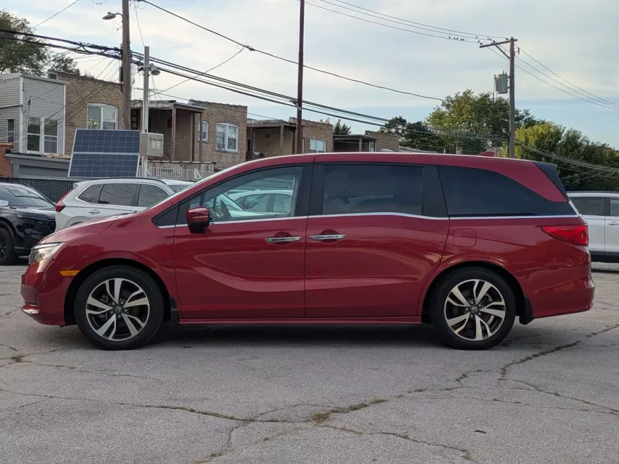 2022 Honda Odyssey Touring photo 1