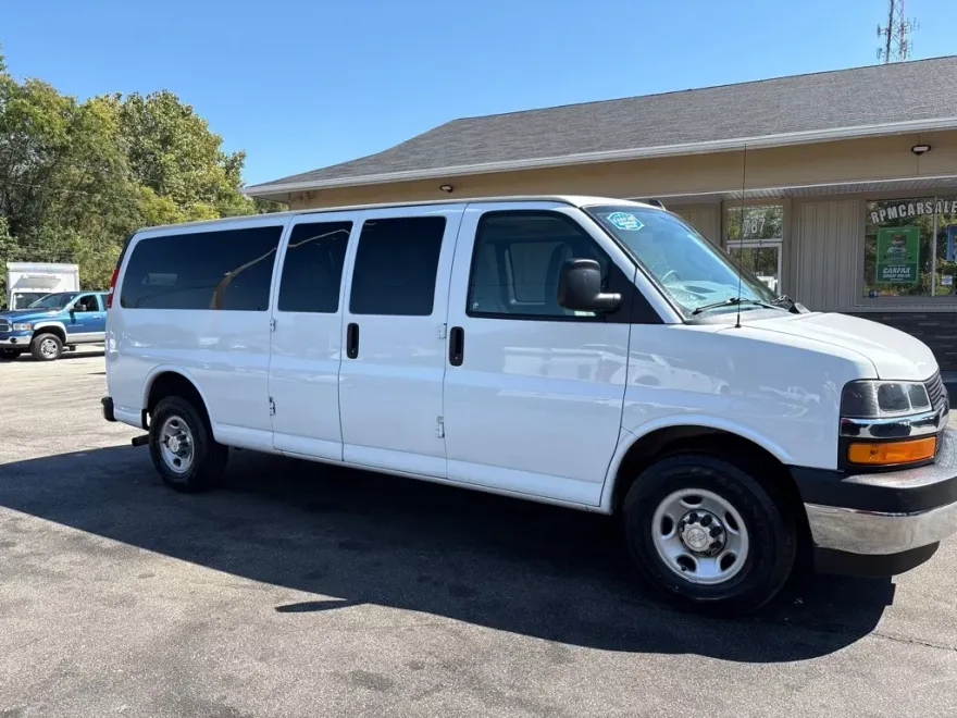 2020 Chevrolet Express LT 3500 photo 1