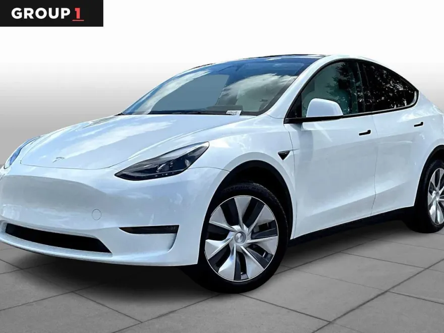 2024 Tesla Model Y Long Range photo 1
