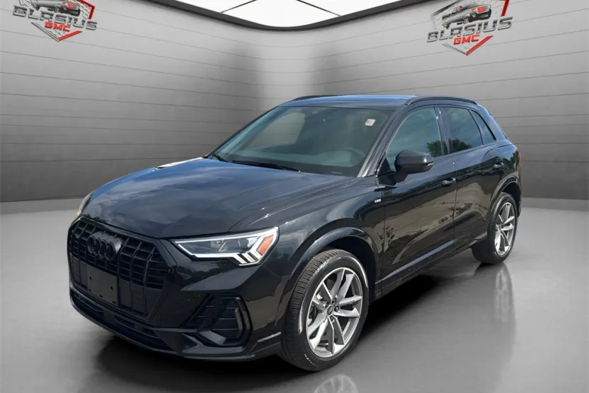 2022 Audi Q3 Premium Plus 45 TFSI S line photo 1