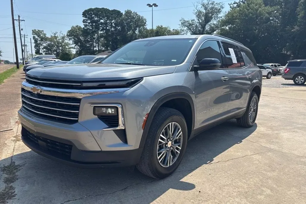 2025 Chevrolet Traverse photo 1