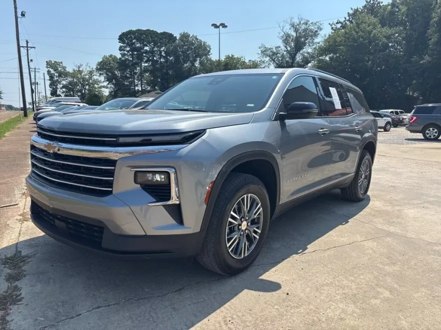 2025 Chevrolet Traverse photo 1