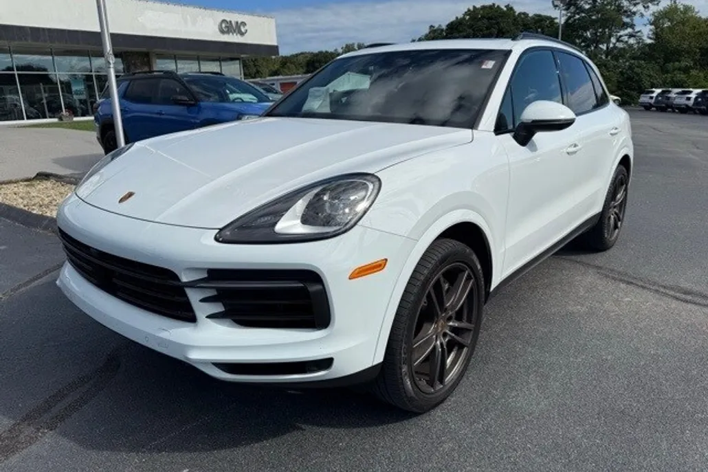 2023 Porsche Cayenne Platinum Edition photo 1