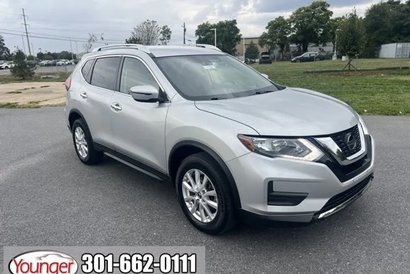 2020 Nissan Rogue SV photo 1
