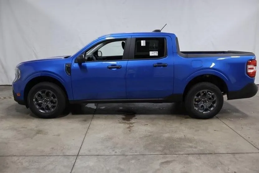 2025 Ford Maverick XLT photo 1