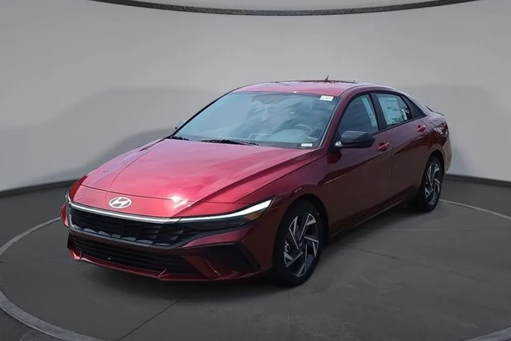 2025 Hyundai Elantra SEL Sport photo 1