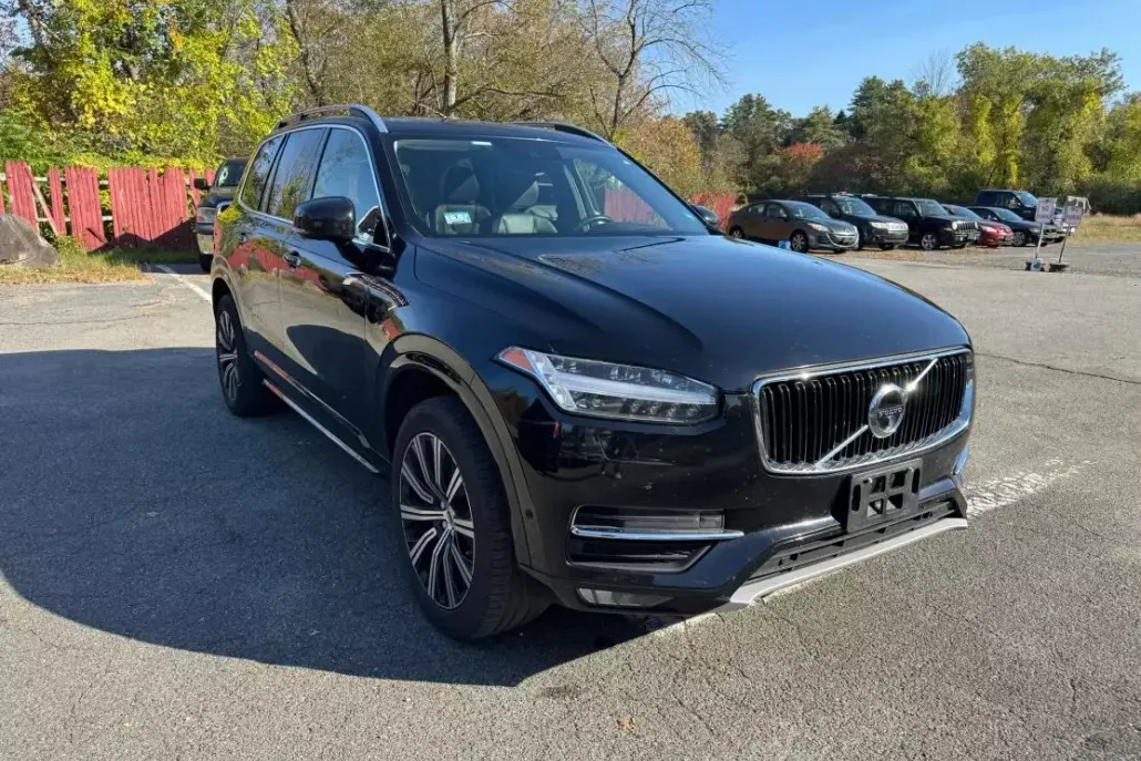 2016 Volvo XC90 T6 Momentum Sport photo 1