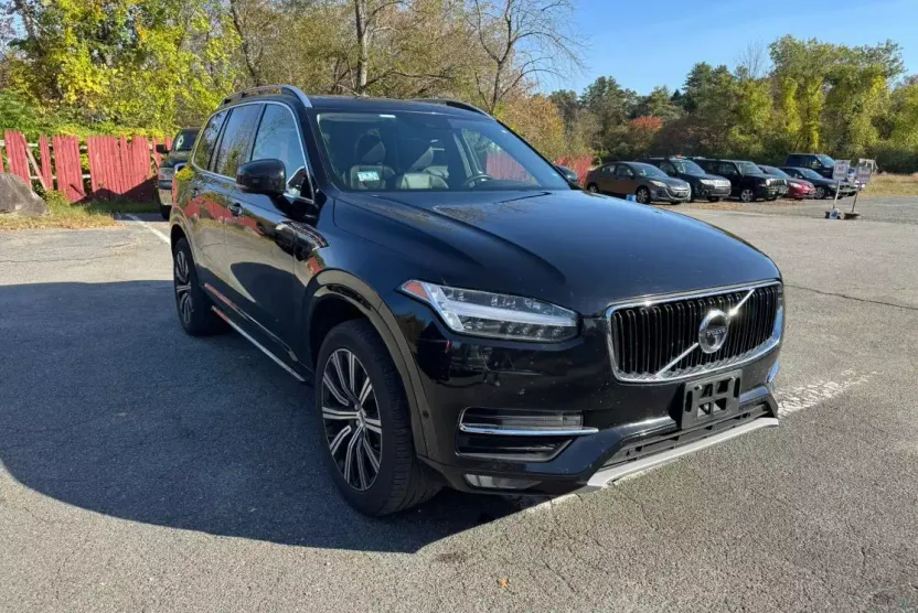 2016 Volvo XC90 T6 Momentum Sport photo 1