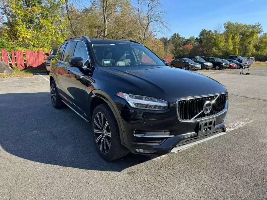 2016 Volvo XC90 T6 Momentum Sport photo 1