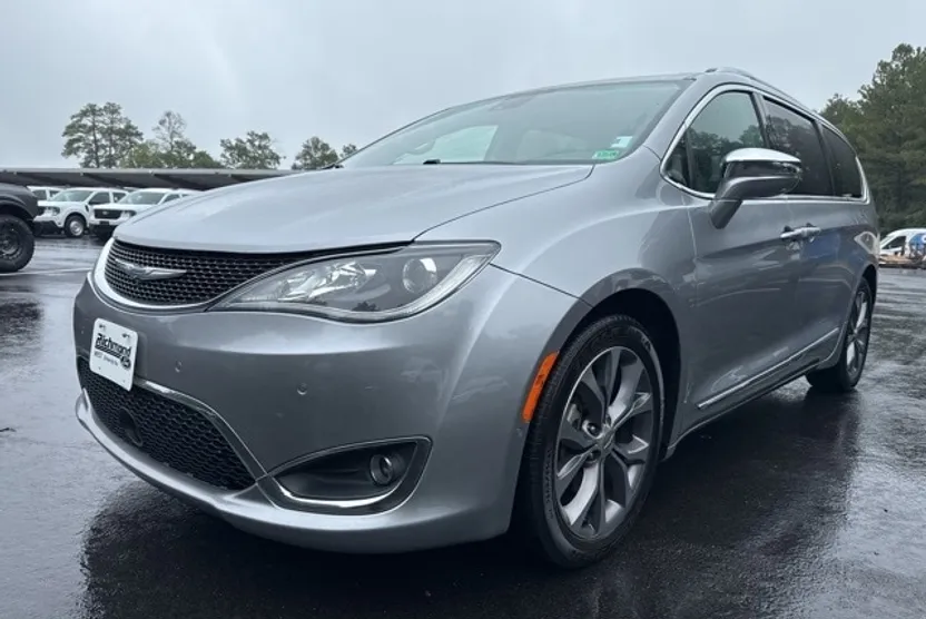 2018 Chrysler Pacifica Limited photo 1