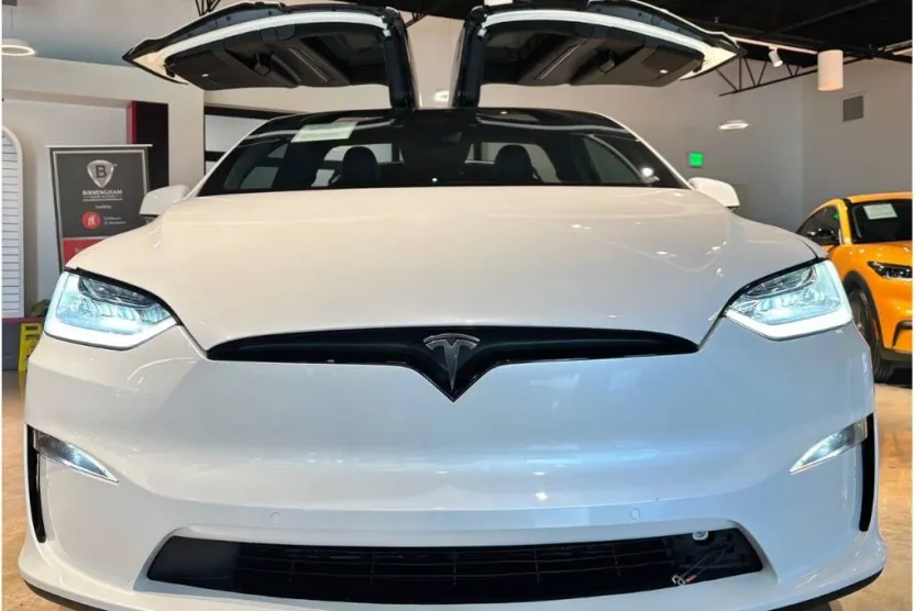 2023 Tesla Model X Standard Range photo 1
