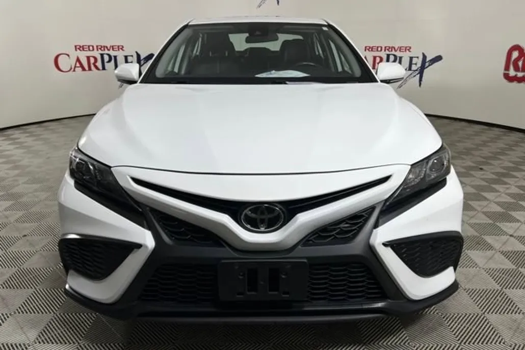 2024 Toyota Camry SE photo 1