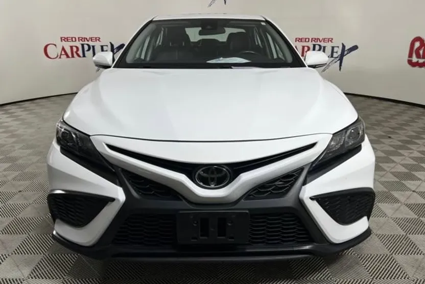 2024 Toyota Camry SE photo 1