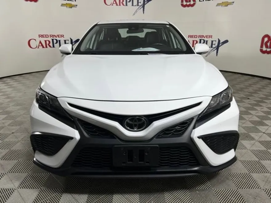 2024 Toyota Camry SE photo 1
