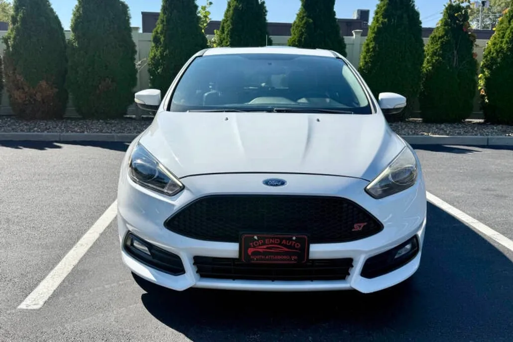 2017 Ford Focus ST photo 1
