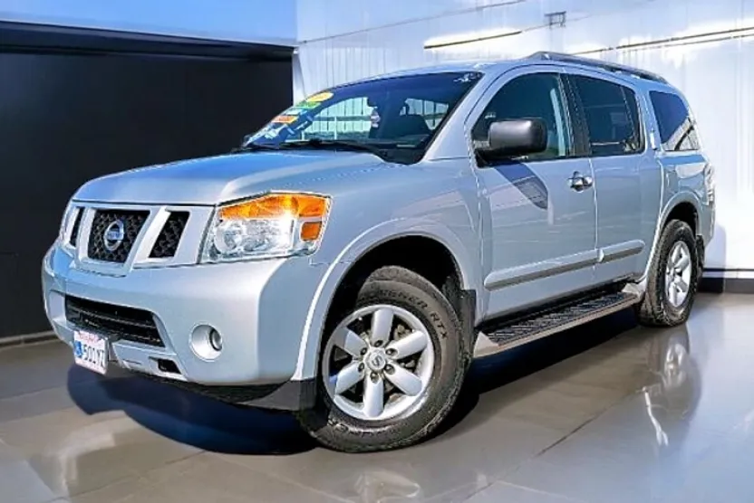 2014 Nissan Armada SV photo 1
