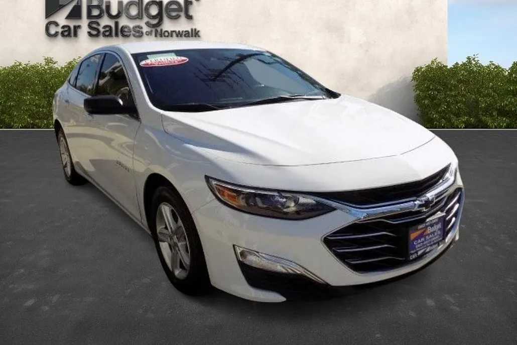 2023 Chevrolet Malibu LS photo 1