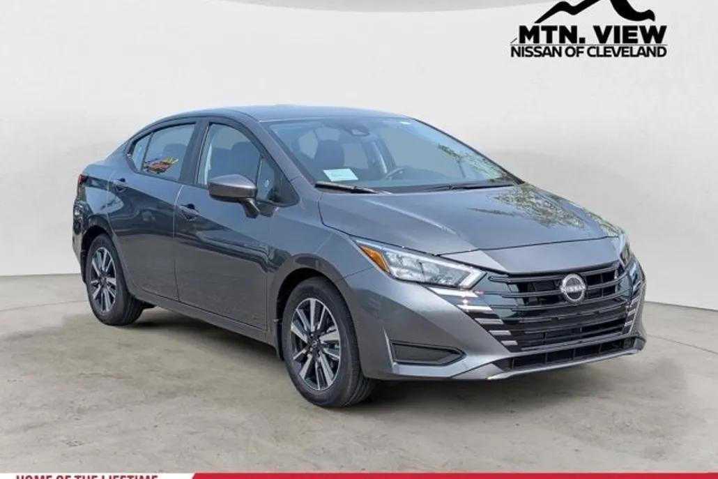2025 Nissan Versa SV photo 1