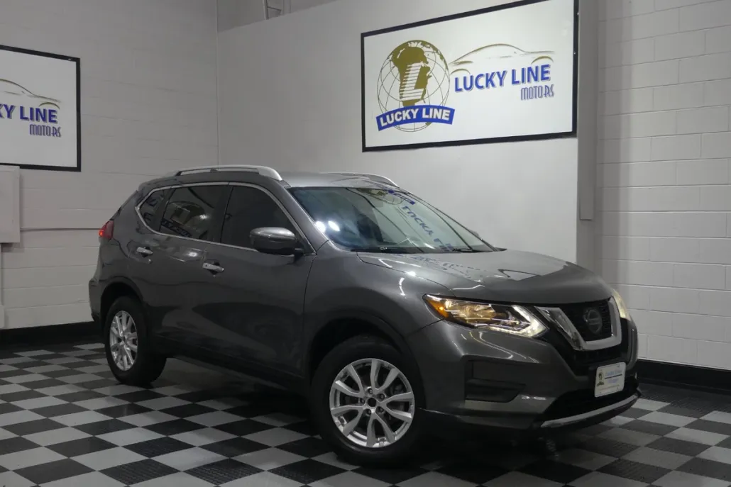 2018 Nissan Rogue SV photo 1