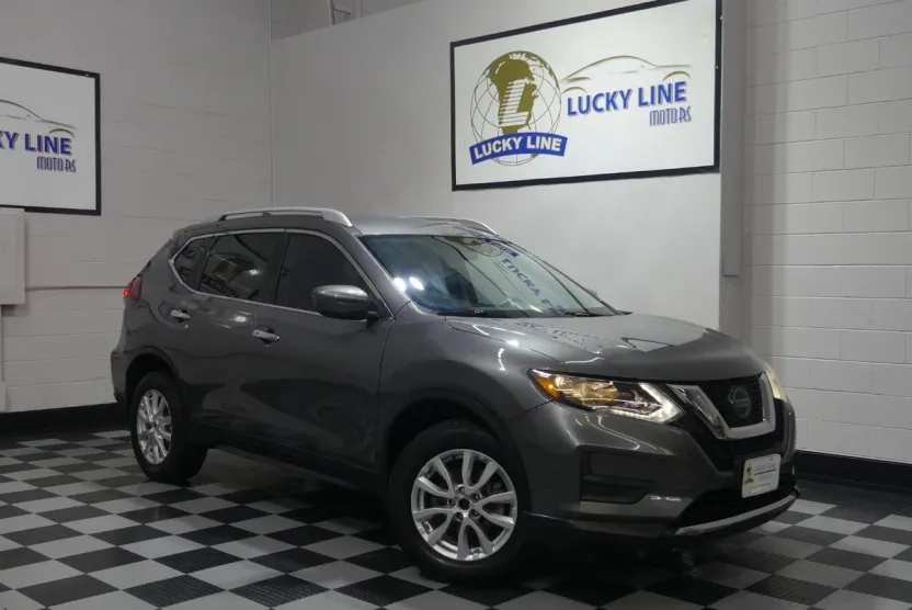 2018 Nissan Rogue SV photo 1