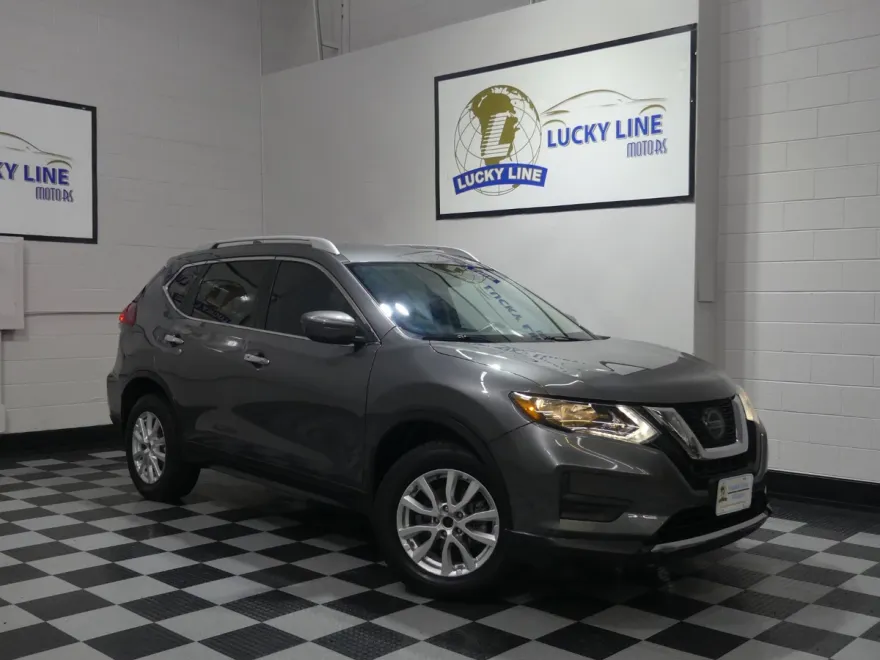2018 Nissan Rogue SV photo 1