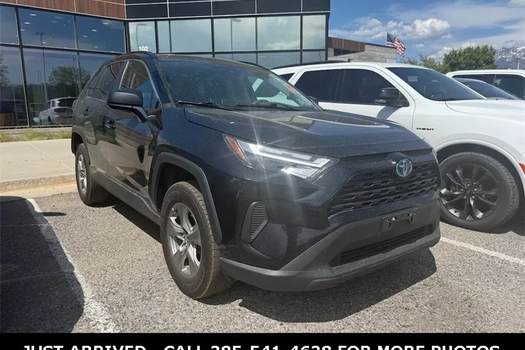 2023 Toyota RAV4 Hybrid LE photo 1