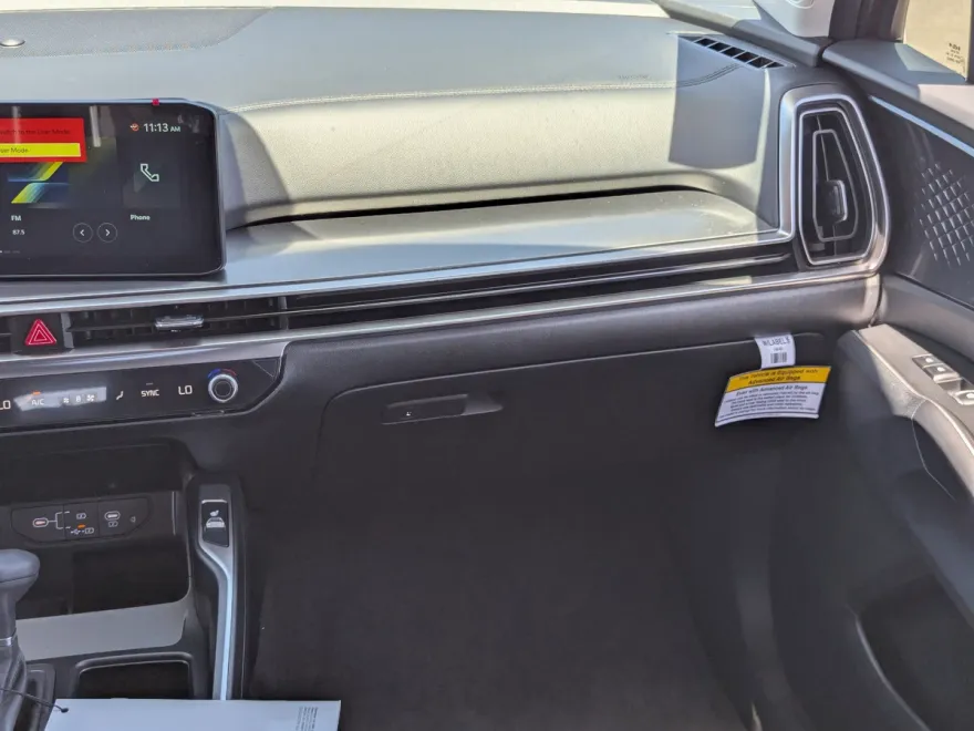 2025 Kia Sorento S photo 1