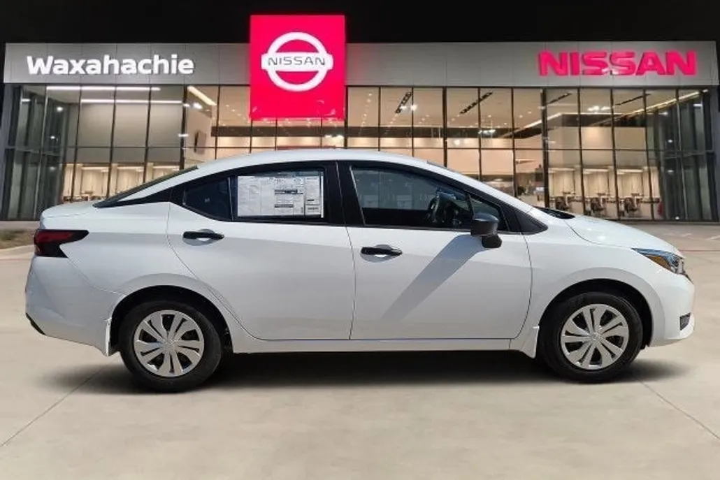 2025 Nissan Versa 1.6 S photo 1