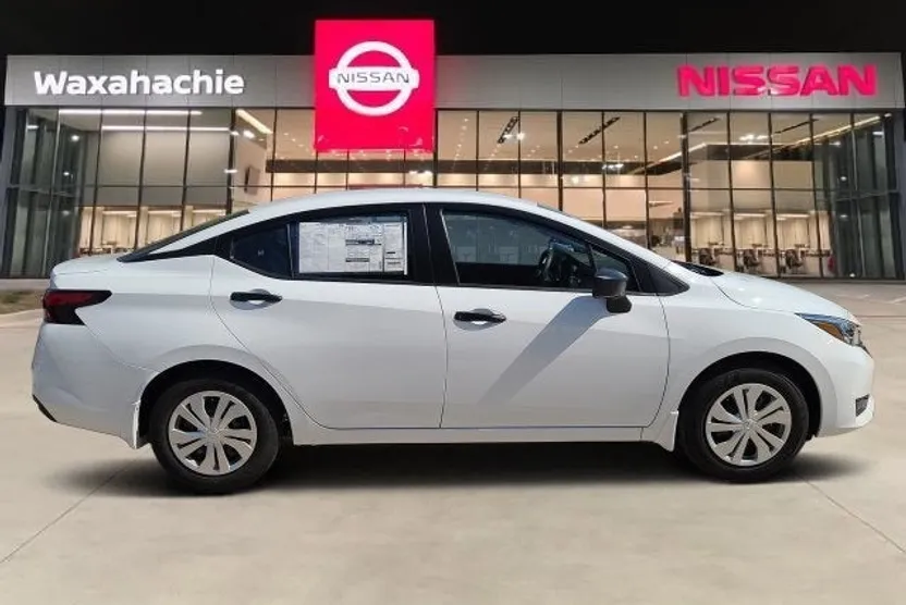 2025 Nissan Versa 1.6 S photo 1